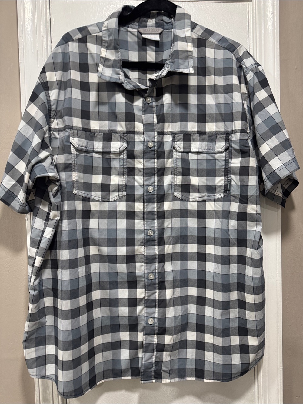 Men's Columbia Short-Sleeve Gray Plaid Button-Up Shirt